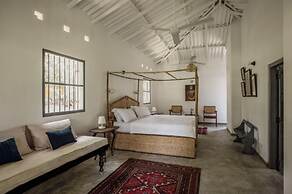 Antique Dutch Period Country House With Far Reaching West-facing Views