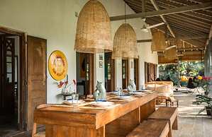 Antique Dutch Period Country House With Far Reaching West-facing Views