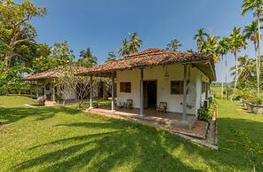 Antique Dutch Period Country House With Far Reaching West-facing Views