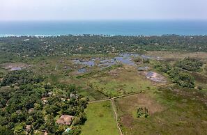 Antique Dutch Period Country House With Far Reaching West-facing Views