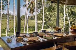 Antique Dutch Period Country House With Far Reaching West-facing Views