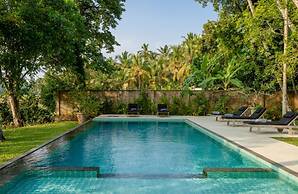 Antique Dutch Period Country House With Far Reaching West-facing Views