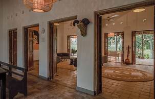 Antique Dutch Period Country House With Far Reaching West-facing Views