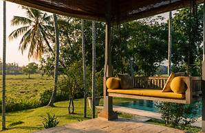 Antique Dutch Period Country House With Far Reaching West-facing Views