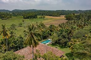 Antique Dutch Period Country House With Far Reaching West-facing Views