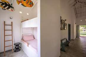 Antique Dutch Period Country House With Far Reaching West-facing Views