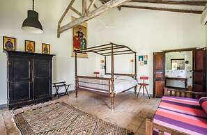 Antique Dutch Period Country House With Far Reaching West-facing Views