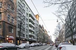 2ndhomes Modern 1BR Home w Sauna&Balcony