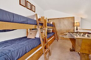 1848-ski Time Getaway 3 Bedroom Home by RedAwning