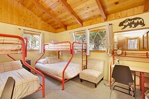 1970- Sunny Bear Cabin 2 Bedroom Home by RedAwning