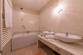 Palazzo Apartments - Porto Letizia