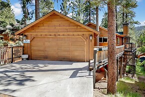 1914-sequoia Retreat 4 Bedroom Home by RedAwning