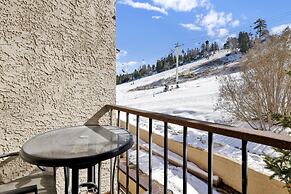 2262-ski Inn Style Chalet 2 Bedroom Home by Redawning