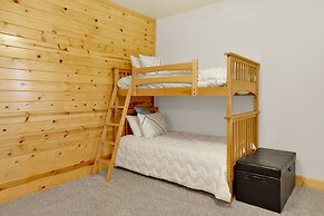 2206-golden Oak Log Cabin 7 Bedroom Home by RedAwning