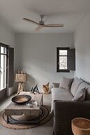 Zetine Suites Sikinos