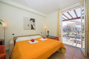 Villa Apartments - Porto Letizia