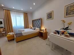 MISTRAL LUXURY SUITES