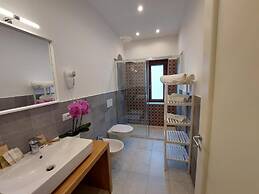 MISTRAL LUXURY SUITES