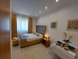 MISTRAL LUXURY SUITES