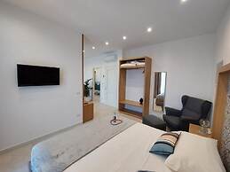 MISTRAL LUXURY SUITES