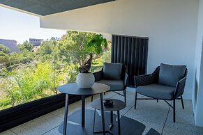 SUITE 28