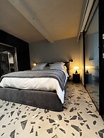 SUITE 28