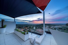 SUITE 28
