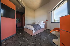 SUITE 28