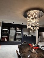 SUITE 28