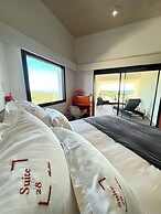 SUITE 28
