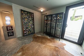 SUITE 28