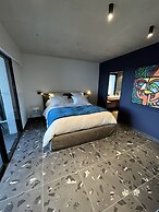 SUITE 28