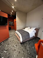 SUITE 28