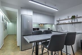 Phaedrus Living Downtown Flat Acropolis