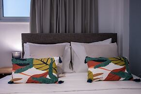 Phaedrus Living Downtown Flat Acropolis