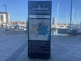 2 bed Port Flat Next to Ocean Village Marina