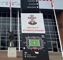 2 Bedroom Near Ocean Village Marina Port Apartment