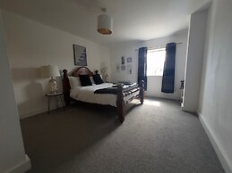 2 Bedroom Near Ocean Village Marina Port Apartment