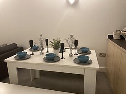 2 Bedroom Near Ocean Village Marina Port Apartment