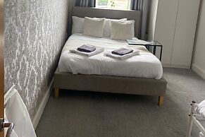 2 Bedroom Near Ocean Village Marina Port Apartment