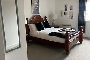 2 Bedroom Near Ocean Village Marina Port Apartment