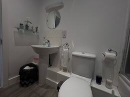 2 Bedroom Near Ocean Village Marina Port Apartment