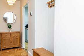 Stunning 2-bed Apartment in Purley - Croydon Gem