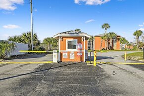 Gulf Terrace 160 - Pet-friendly First Floor Condo in Center of Destin 