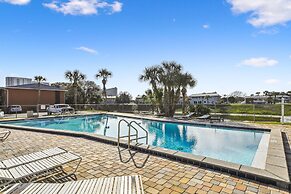 Gulf Terrace 160 - Pet-friendly First Floor Condo in Center of Destin 