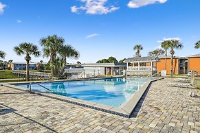 Gulf Terrace 160 - Pet-friendly First Floor Condo in Center of Destin 