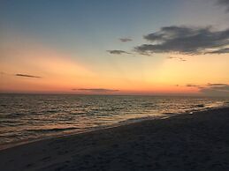 Bid-a-wee Beach Bungalow 3 Bedroom Home by RedAwning