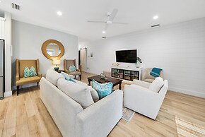 Bid-a-wee Beach Bungalow 3 Bedroom Home by RedAwning