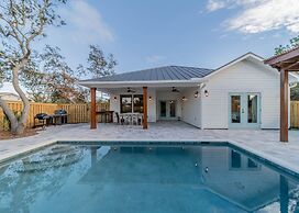 Bid-a-wee Beach Bungalow 3 Bedroom Home by RedAwning