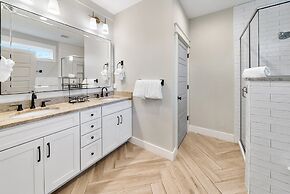 Bid-a-wee Beach Bungalow 3 Bedroom Home by RedAwning